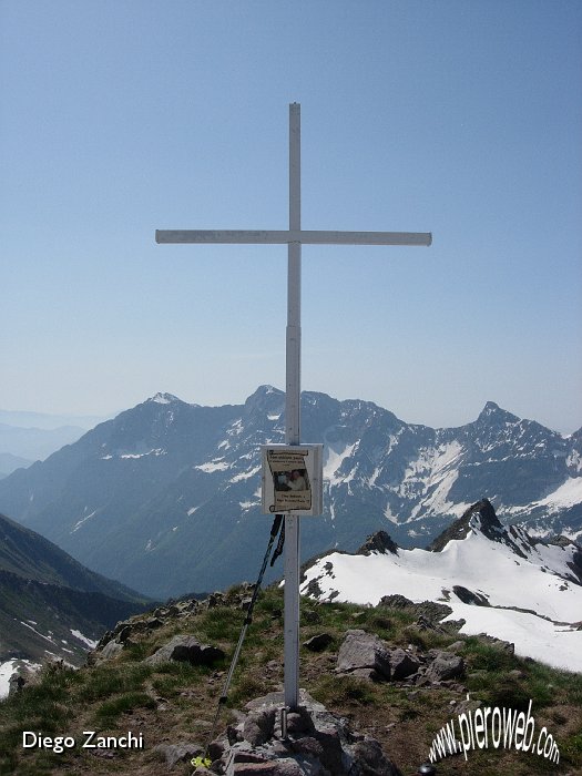 06 La cima dedicata a Papa Giovanni Paolo II(2230mt).JPG